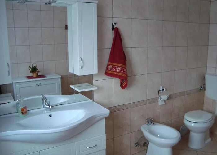 Prenocisca Jezero Gorenje Jezero